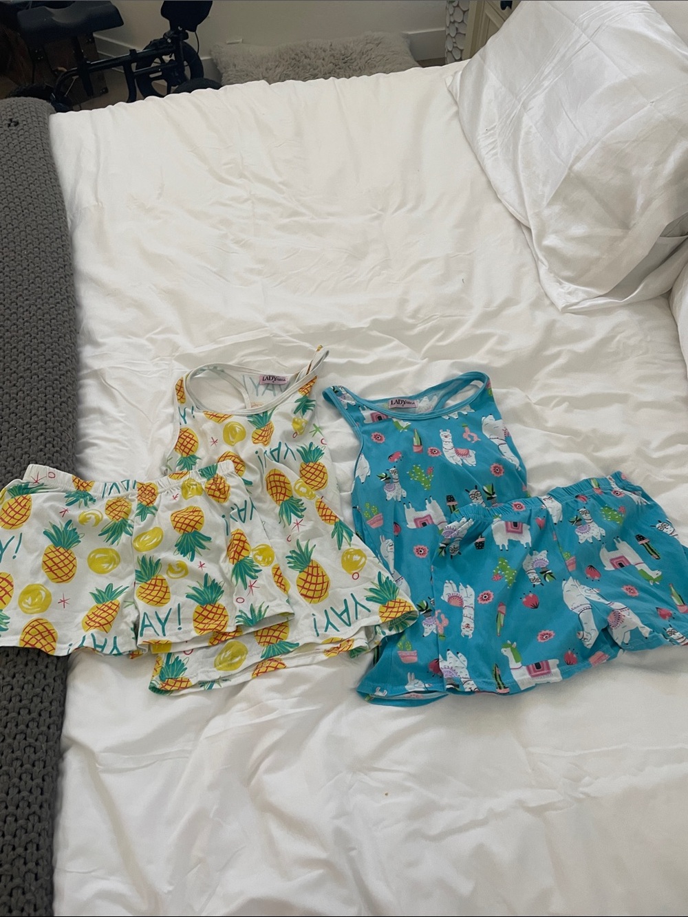 Girls' Two-Piece Pineapple & Llama Pajama Set - Yellow & Teal